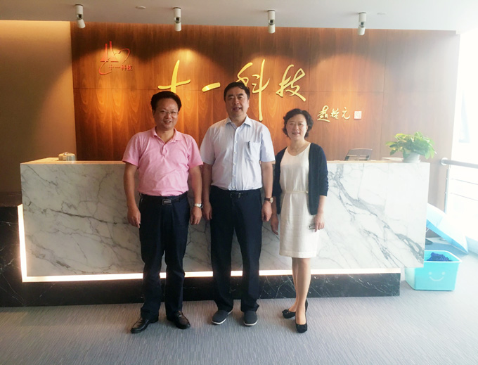 1474612076258569.jpg 赵振元同志与重庆精佳工程设计咨询有限公司张钧董事长与省勘协原秘书长郑怀亲切合影.jpg