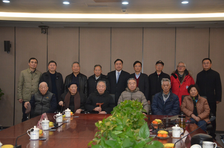 6-赵振元与老领导、大师亲切合影留念.JPG