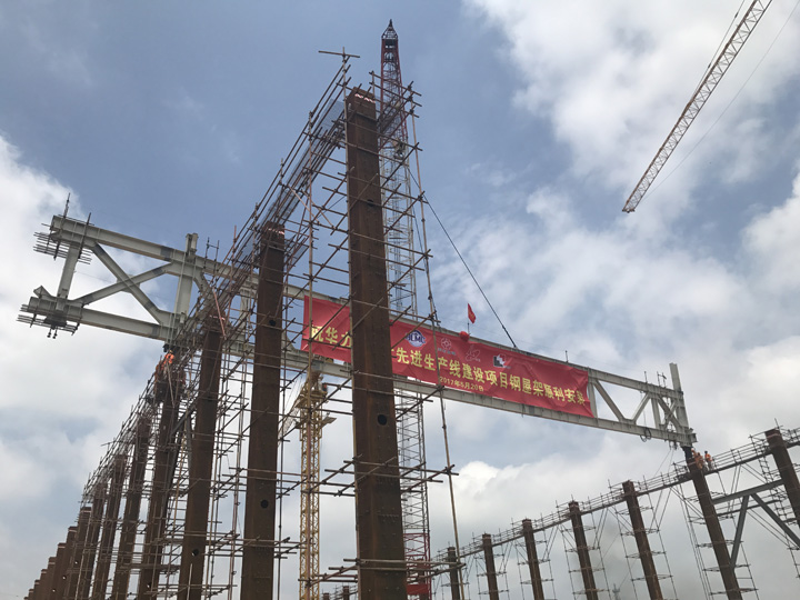 1496426839615449.jpg 3-钢屋架升起.jpg