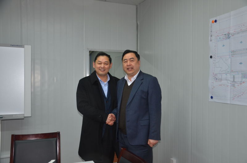 1496476433252491.jpg 2-赵振元同志与项目指挥长孙学军同志亲切合影.jpg