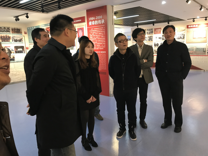 1496478513714958.jpg 3-客人参观PA集团院史馆.jpg