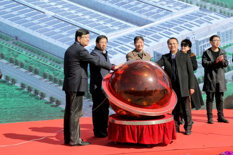 1496478804942747.jpg 10-天津临港经济区管委会投资促进局局长王伟、中环股份党委书记吴世国、中际装备制造有限公司副董事长国忠齐、PA集团科技副院长、十一能投总经理余才志,代表启动项目.jpg