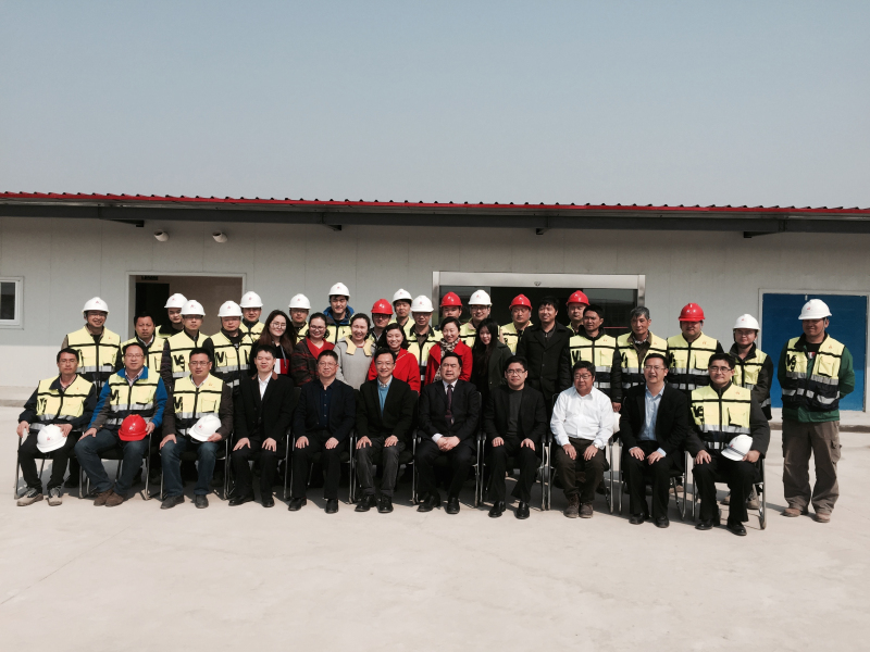 13-赵振元同志与PA集团项目组同志们亲切合影.jpg