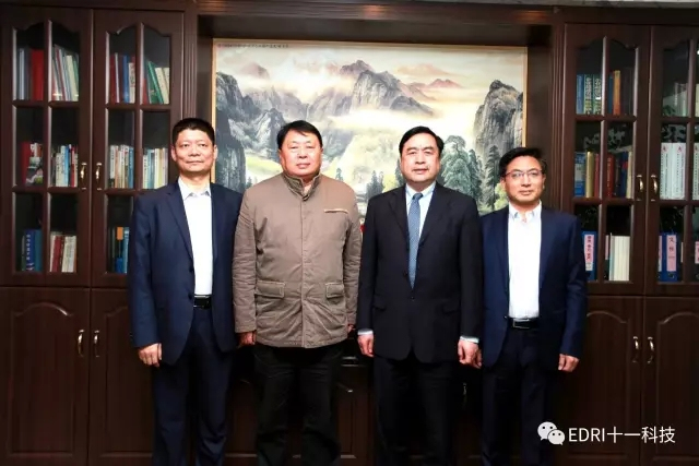 1496483494986444.jpg 9-赵振元与丛亚东、王鹏程、刘成江在办公室亲切合影.webp.jpg