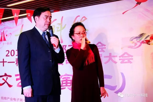 1496483647109549.jpg 14-赵振元、张小平夫妇合唱《长江之歌》.webp.jpg