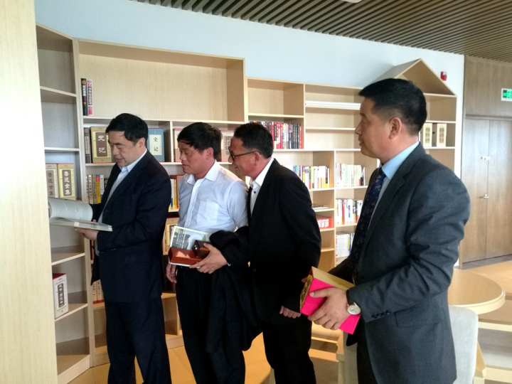 1496503867139872.jpg 6-赵振元董事长参观睿基员工文化中心.jpg