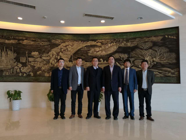 1496505179529835.jpg 9-赵振元、周安举、贺奎田、郭明伟与与中天集团总裁薛驰、中天科技新能源产业链总经理曹红彬亲切合影.jpg