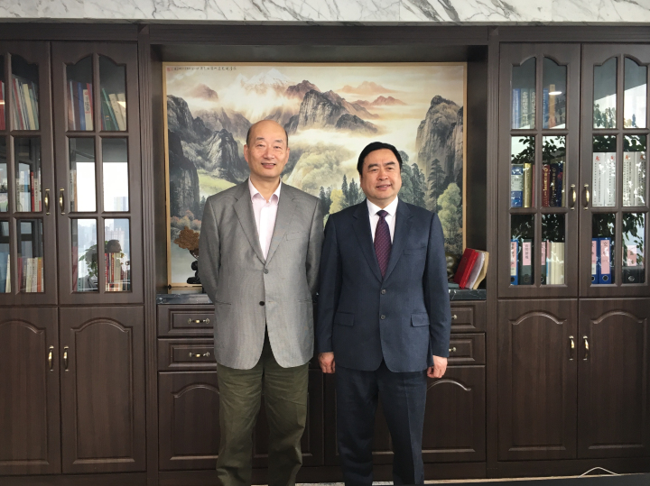 1496508385121944.jpg 5-赵振元董事长与傅文彪董事长在赵振元同志的办公室亲切合影.jpg