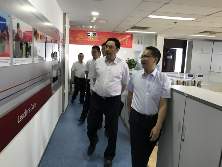 1496513391262648.jpg 11-赵院长同志参观天津分院办公室,并亲切看望分院的同志们.jpg